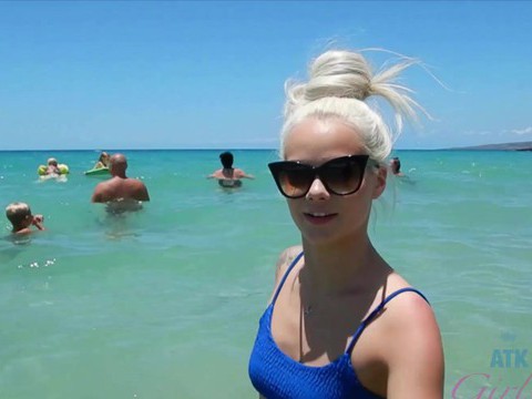 KiloPanties presents: Elsa jean moans while getting pleasured by her man in the car